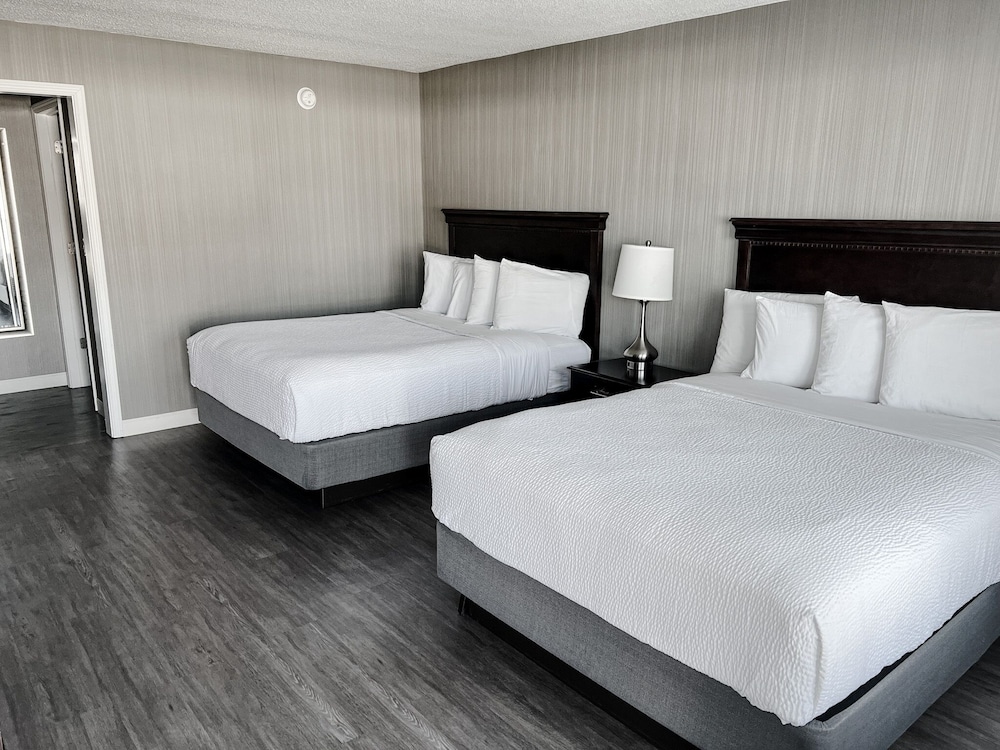 Best Value Room, 2 Queen Beds - Photo 1