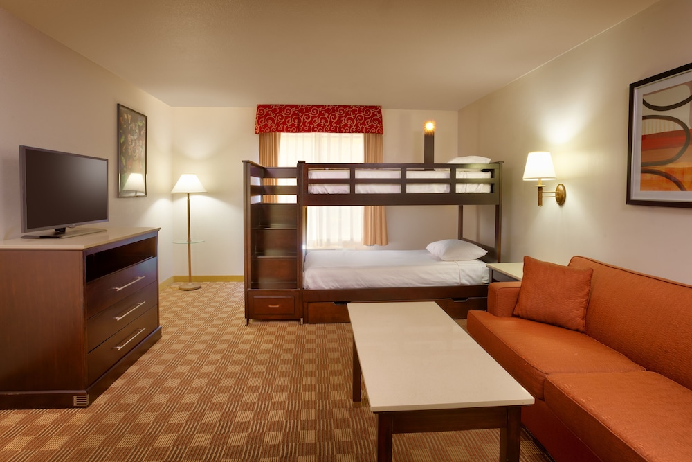 Suite, 1 Bedroom - Photo 1