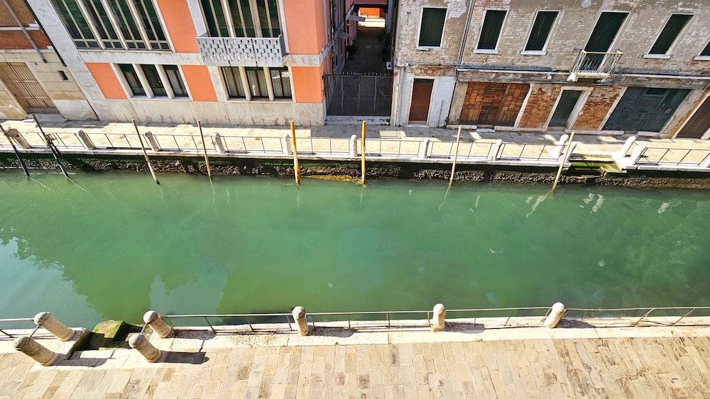 Classic Apartment, Canal View photo 2