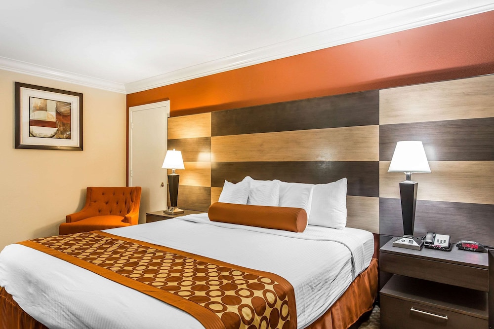 Room, 1 King Bed, Accessible, Non Smoking - Photo 3