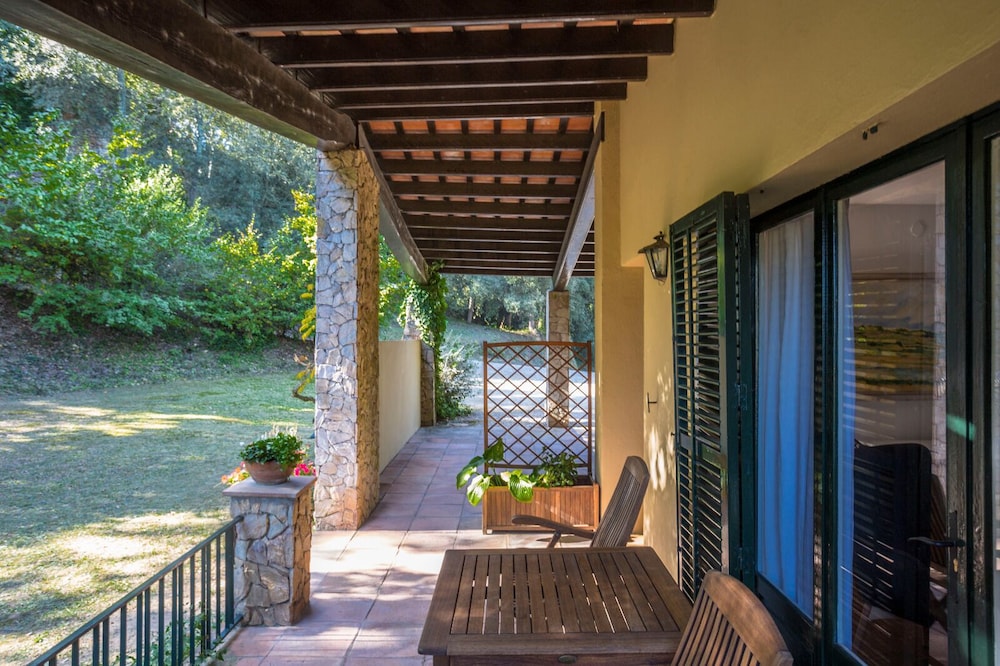 Basic Apartment, Garden View