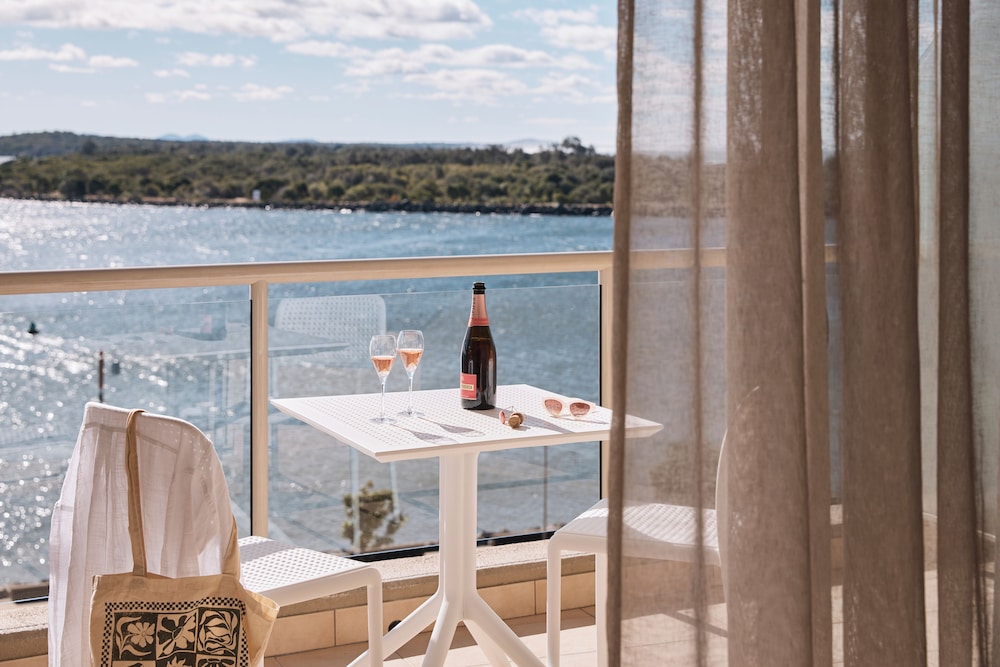 Deluxe Water View King - Photo 6