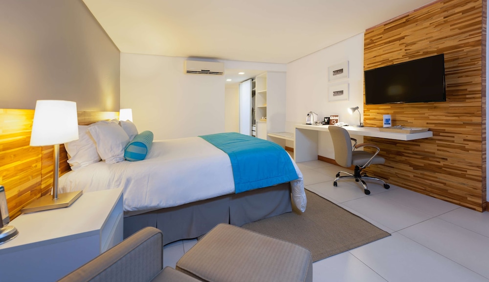 Premium Room, 1 King Bed, Balcony, Oceanfront - Photo 5