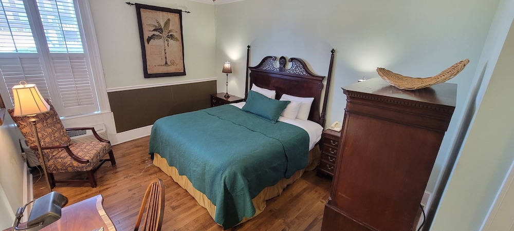 Classic Room, 1 King Bed, Non Smoking photo 1