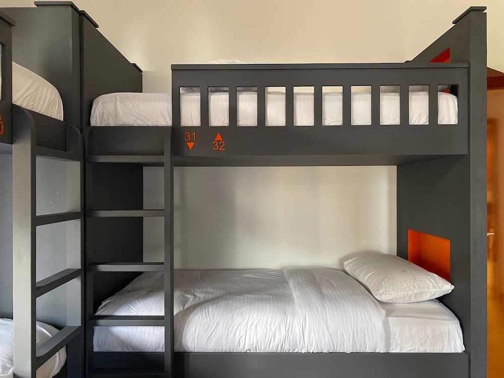Bunk bed in a Comfort Shared Dormitory. Mixed. Max 8 people, Sea vew. photo 3