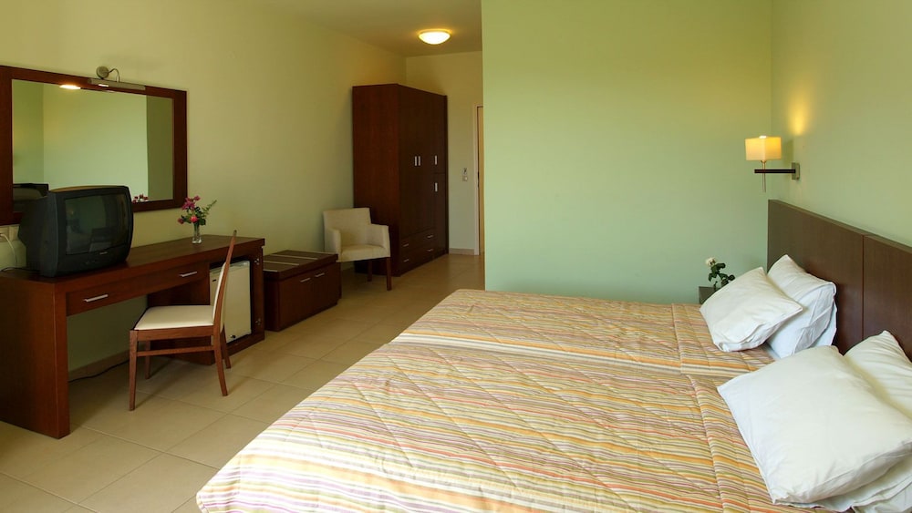 Double or Twin Room, Partial Sea View