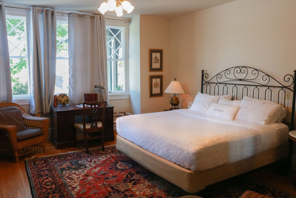 Bethabara Room photo 3