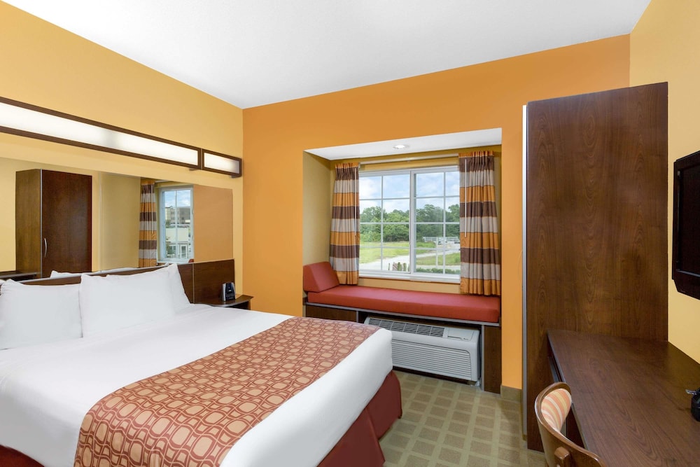 Standard Room, 1 Queen Bed photo 1