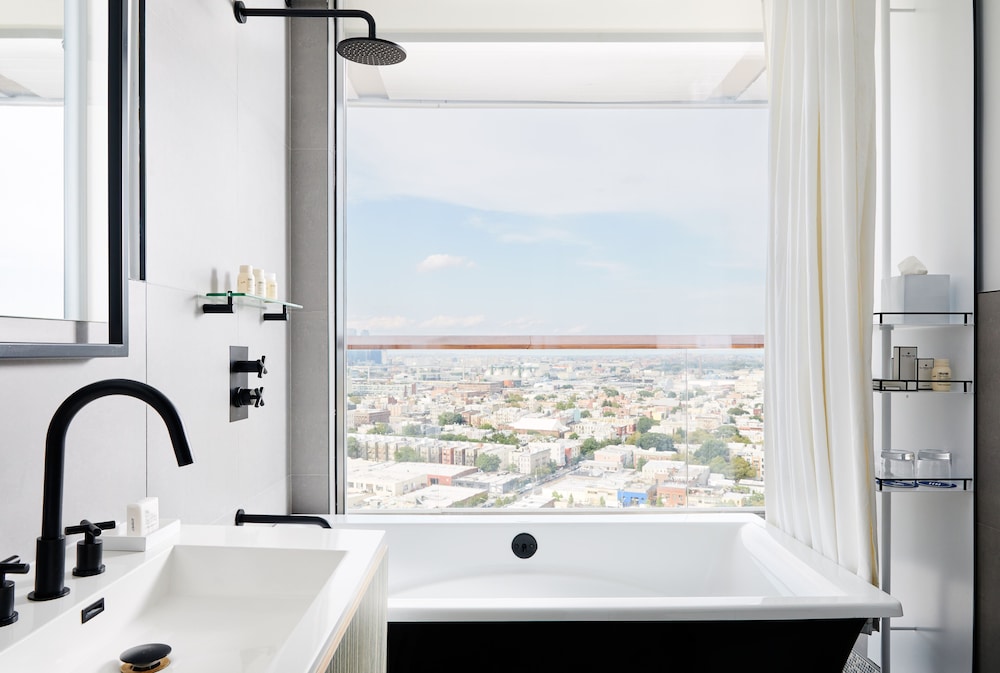 Suite, Balcony, Corner (Gotham, Wraparound) photo 2