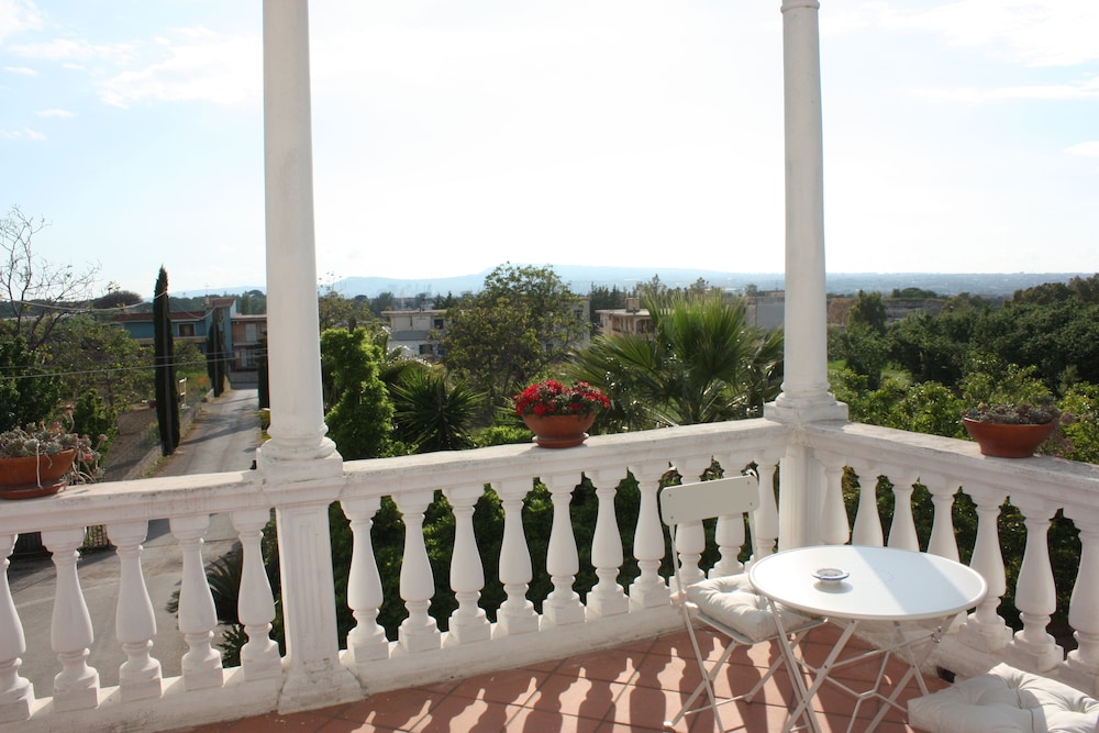 Classic Double or Twin Room, Private Bathroom, Pool View photo 3