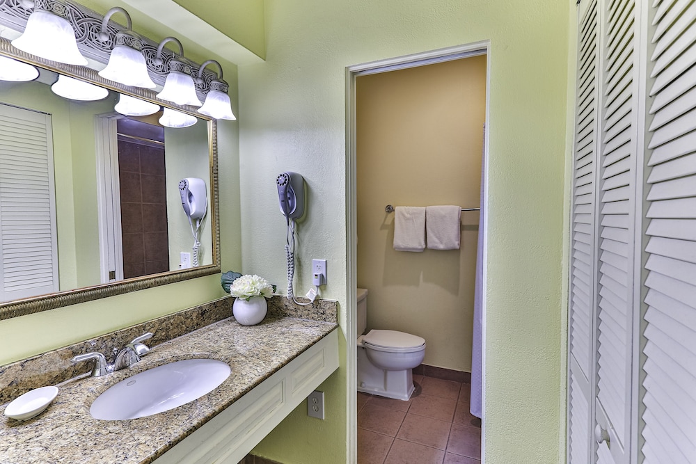 Room, 2 Queen Beds, Non Smoking (Top Floor, Waterfront) photo 3