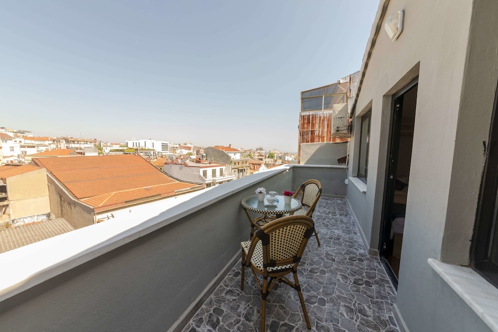 King Suite with Balcony photo 1