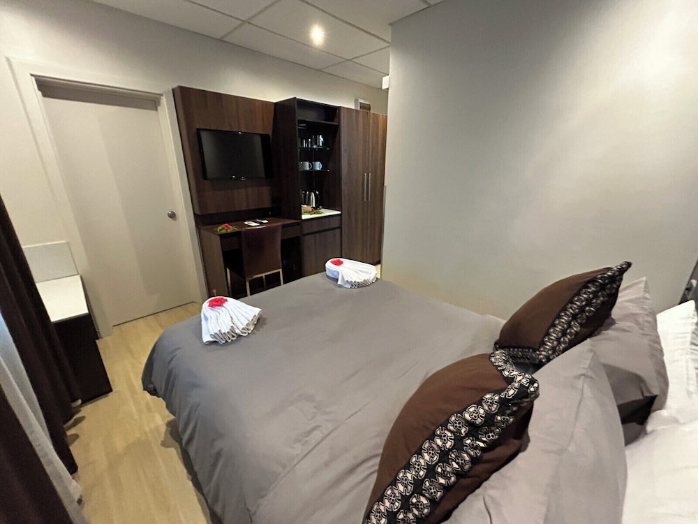 Standard Double or Twin Room, 1 Double or 2 Twin Beds, Ensuite, Corner photo 2