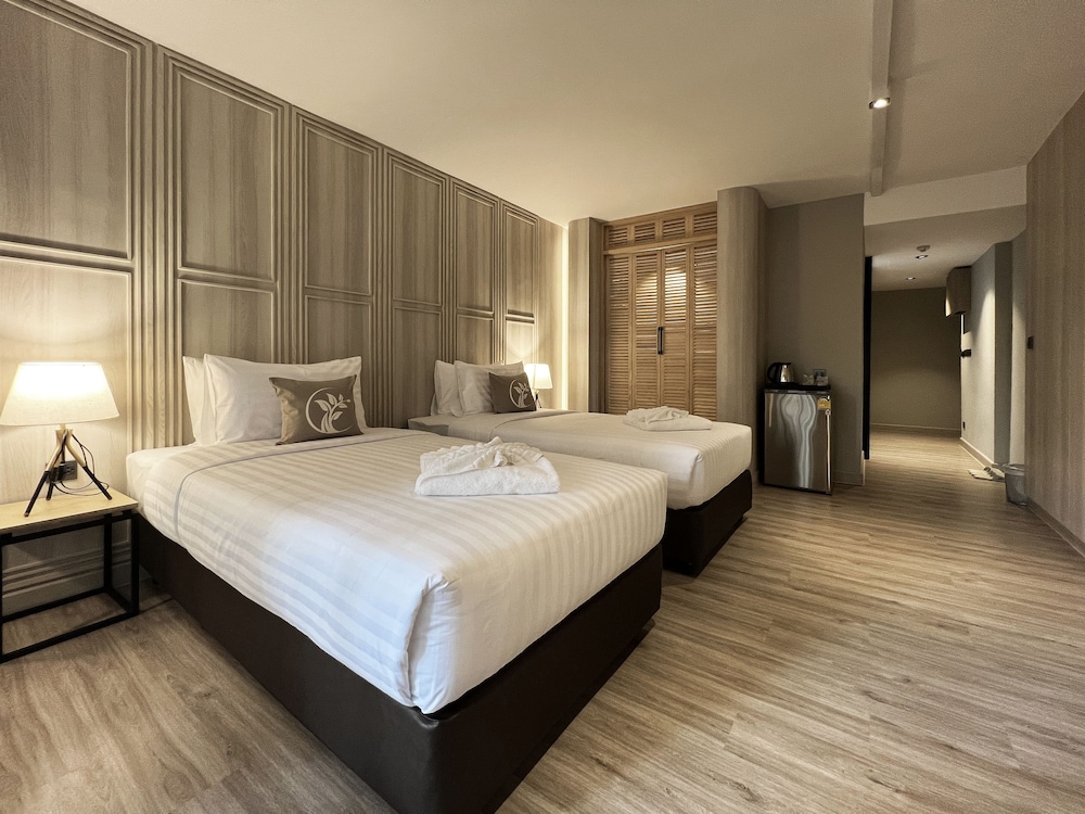 Nares Deluxe Twin Room photo 3