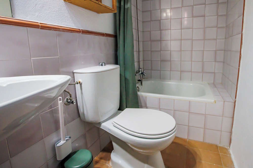 Basic Double Room photo 2