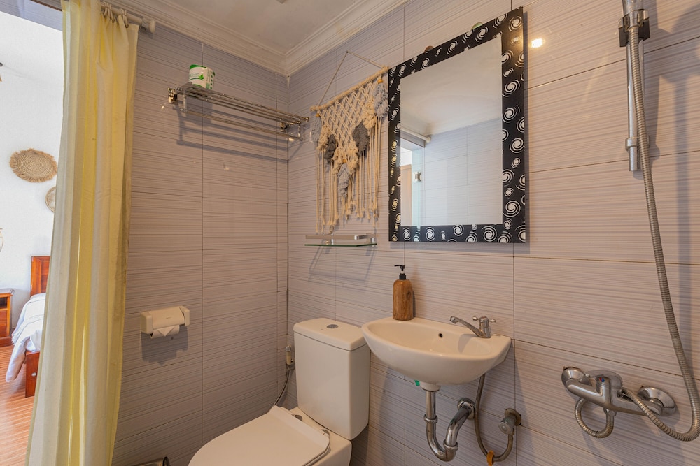 Standard Double Room - Photo 8