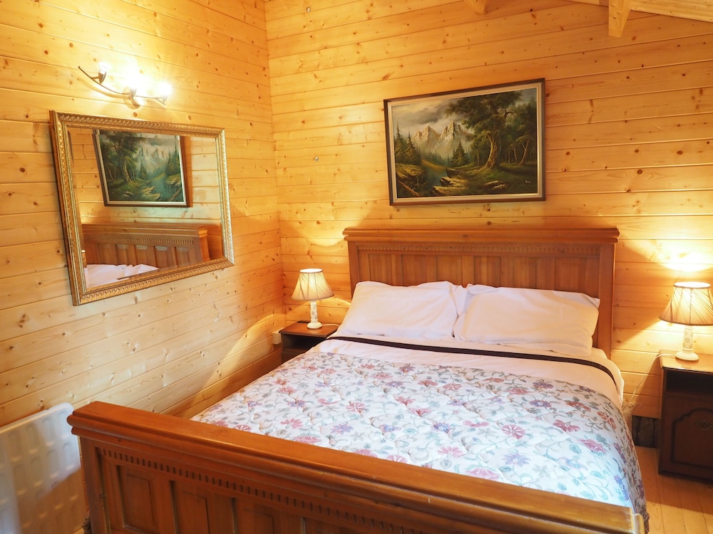 Traditional Chalet, 2 Bedrooms, Garden View, Garden Area photo 1