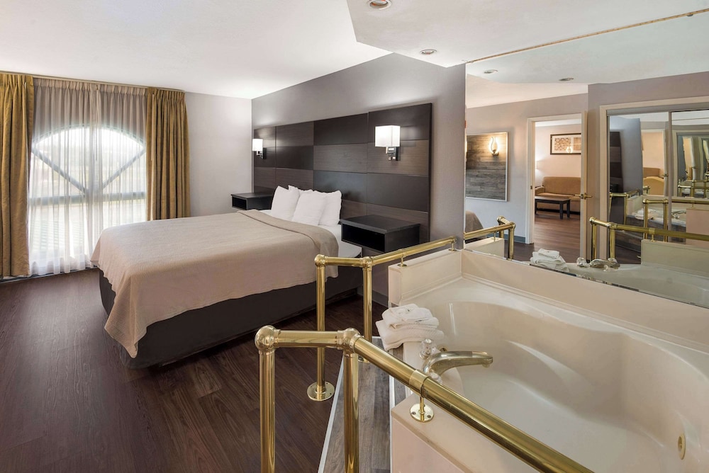 Presidential Suite, 1 King Bed with Sofa bed, Non Smoking photo 2