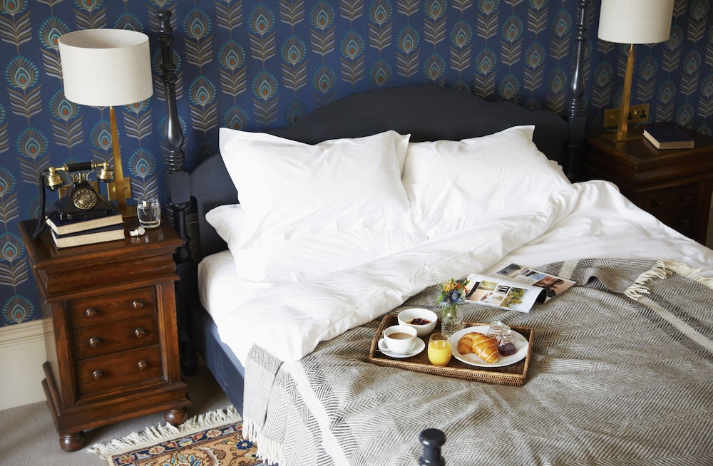 The Roseate Suite (located at 4 West Coates)