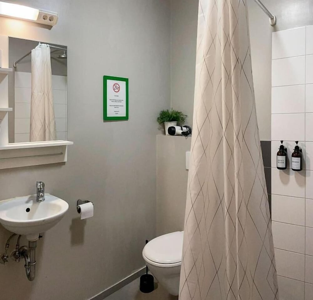 2 bedroom apartment photo 2