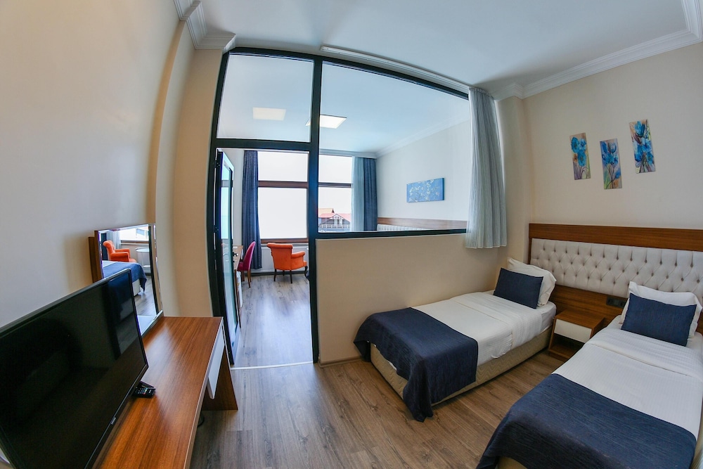 Family Room, 1 Bedroom photo 1