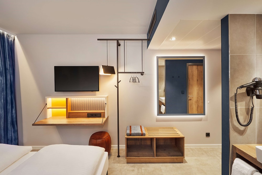 Comfort Double Room thumbnail 5