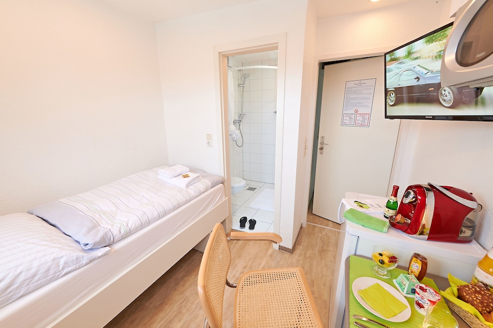 Small Single Apartment photo 2
