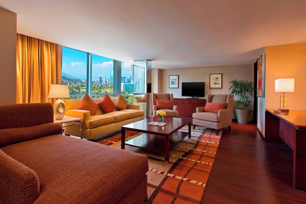 Club Suite, 1 King Bed - Photo 1