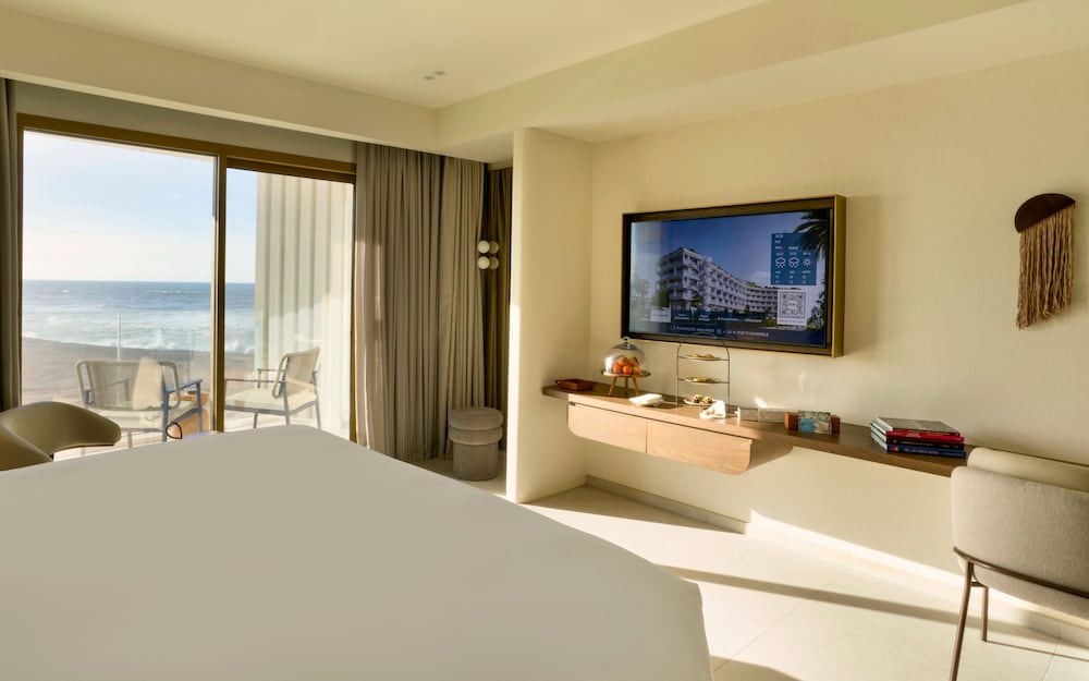 Deluxe Room, 1 King Bed, Ocean View