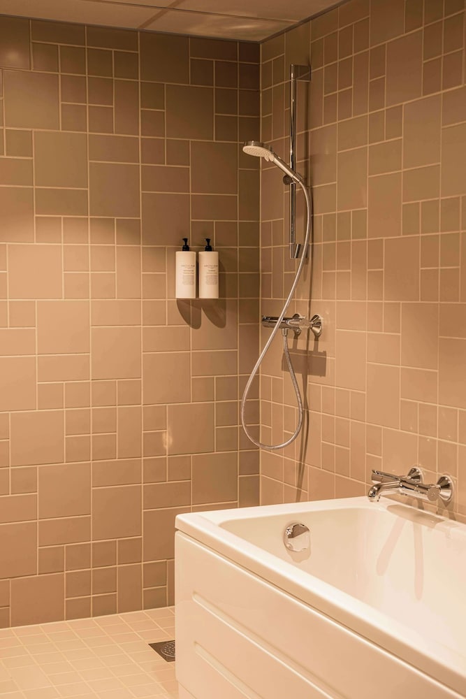 Suite, 1 Bedroom - Photo 3