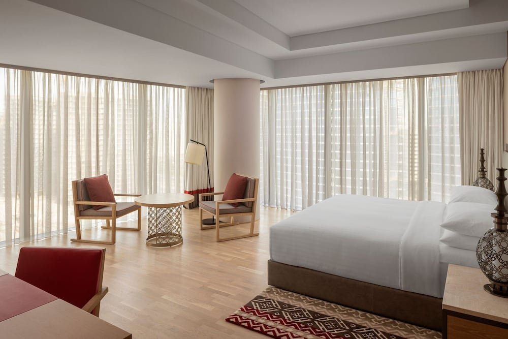 Suite, 1 Bedroom, City View thumbnail 5