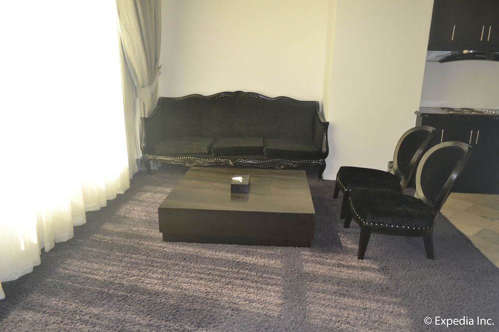 Suite, 1 Bedroom - Photo 6