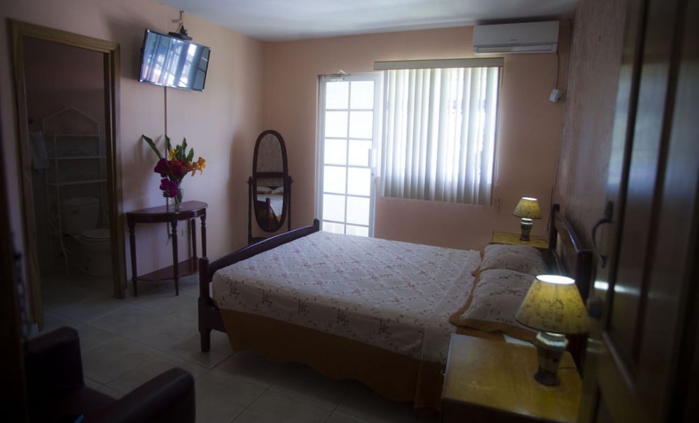Queen room with balcony photo 2