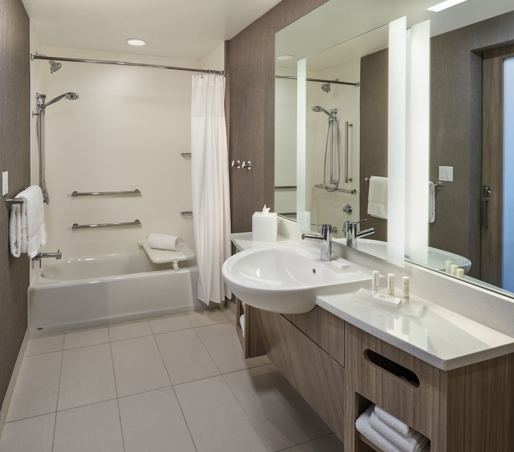 Suite, 2 Queen Beds (Mobility Accessible, Roll-in Shower)