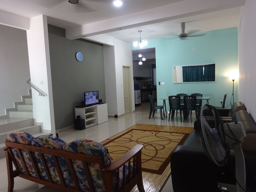 House, 4 Bedrooms photo 3