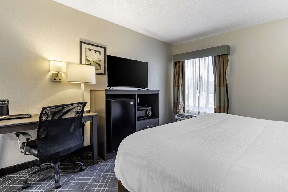 Standard Room, 1 Queen Bed, Non Smoking - Photo 3