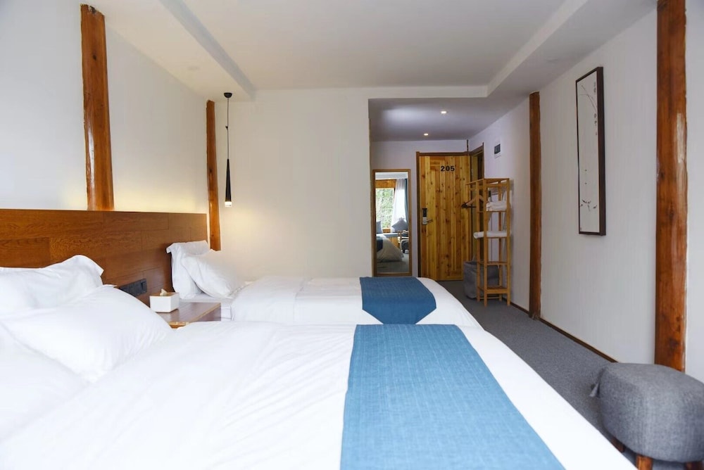 Deluxe Triple Room, Mountain View photo 3