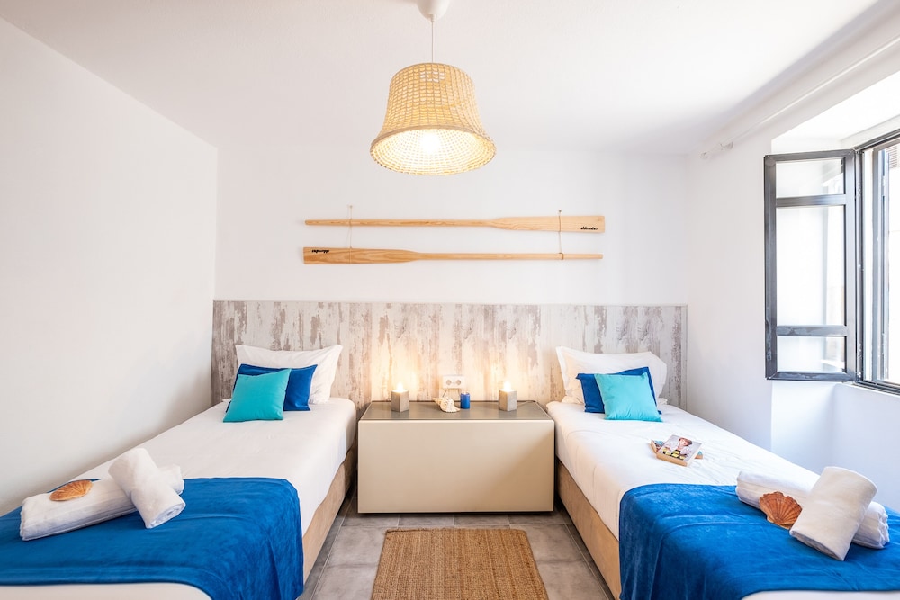 House, 5 Bedrooms, Terrace, Beachside