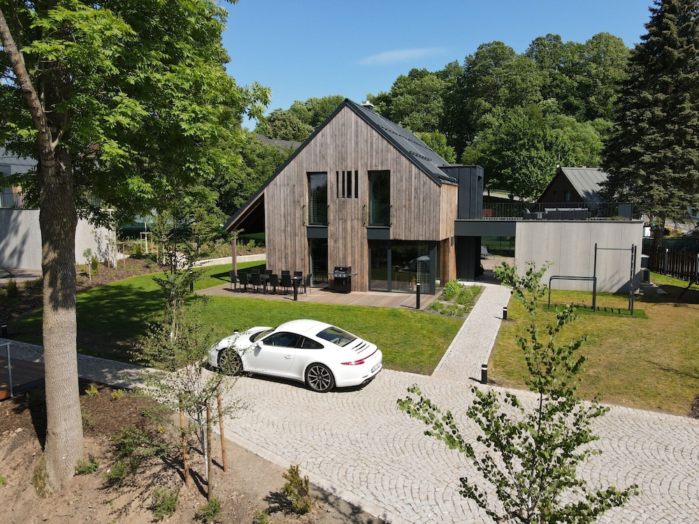 Villa photo 1