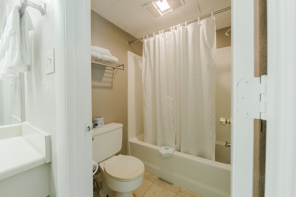 Standard Double Room, 2 Double Beds - Photo 3