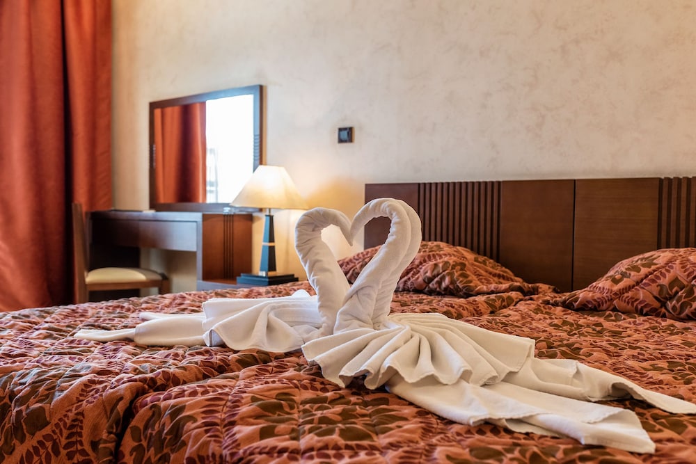 Double or Twin Room, Sea View - Photo 11