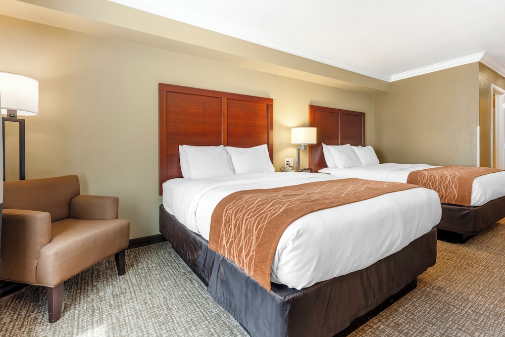 Standard Room, 2 Queen Beds, Non Smoking - Photo 2