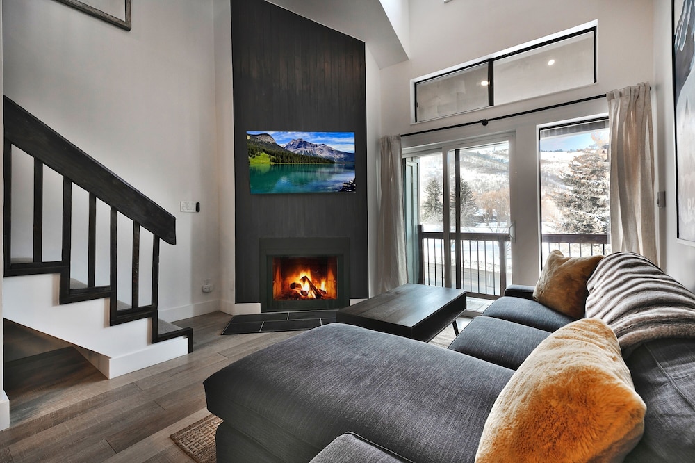 Condo, 2 Bedrooms