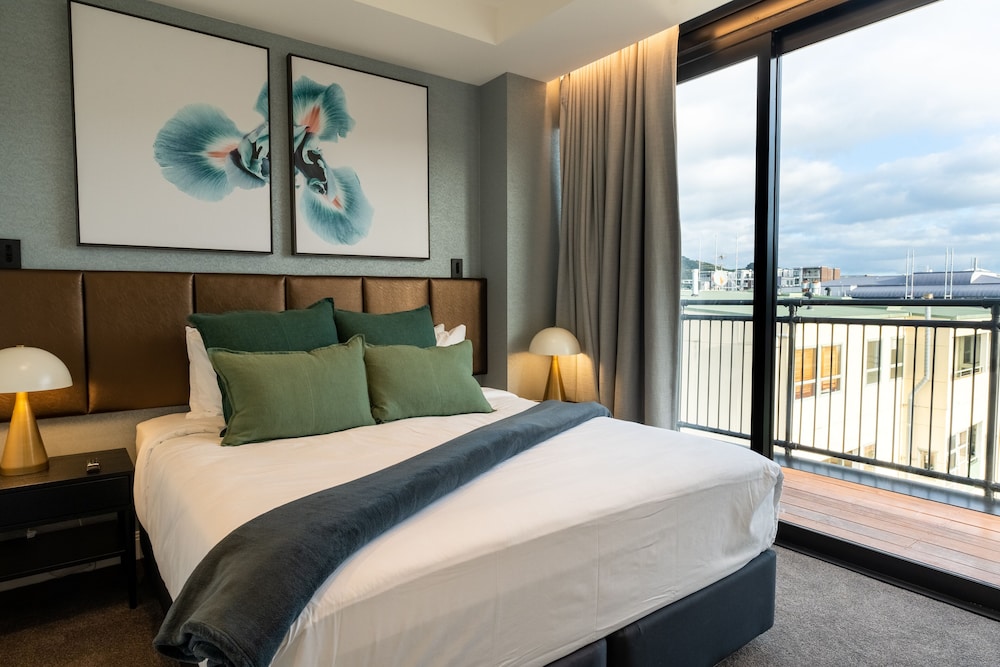 Luxury Penthouse, City View (4 King Beds) - Photo 8