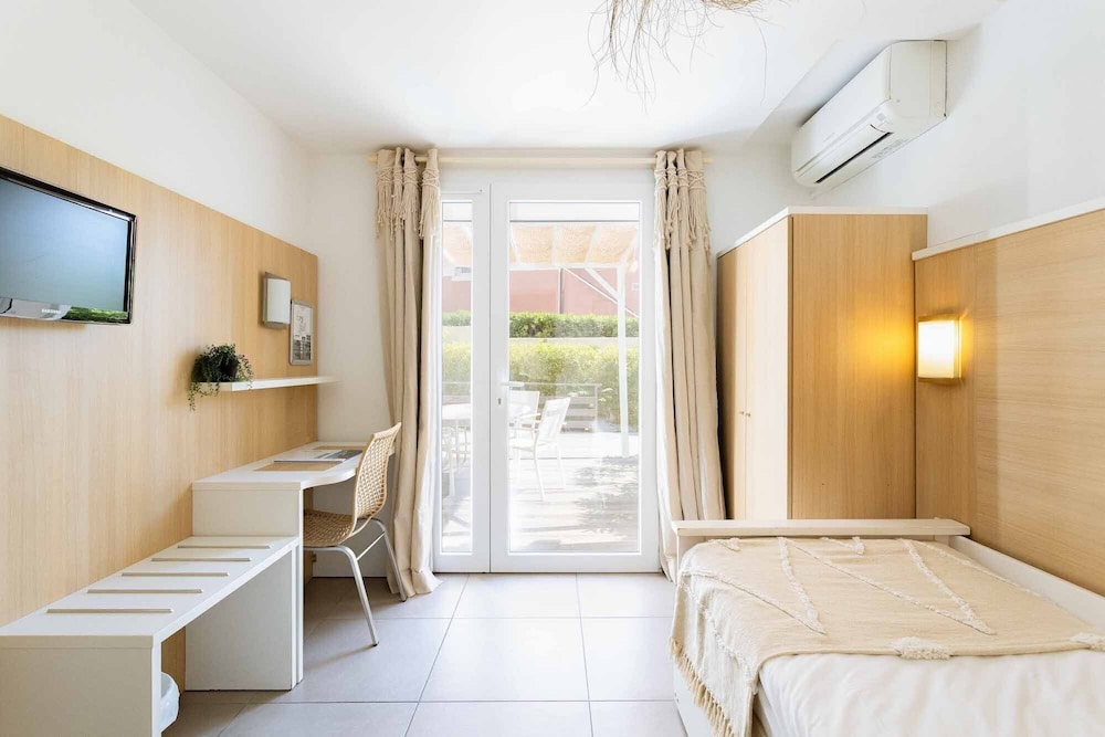 Junior Quadruple Room, 2 Bedrooms, Accessible, Terrace photo 1