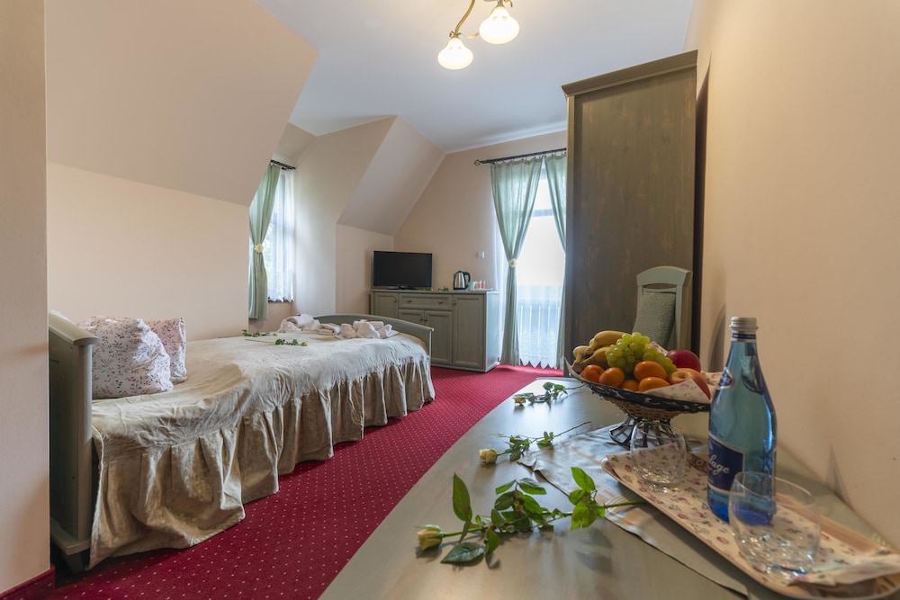 Standard Double Room, 1 King Bed, Non Smoking photo 3