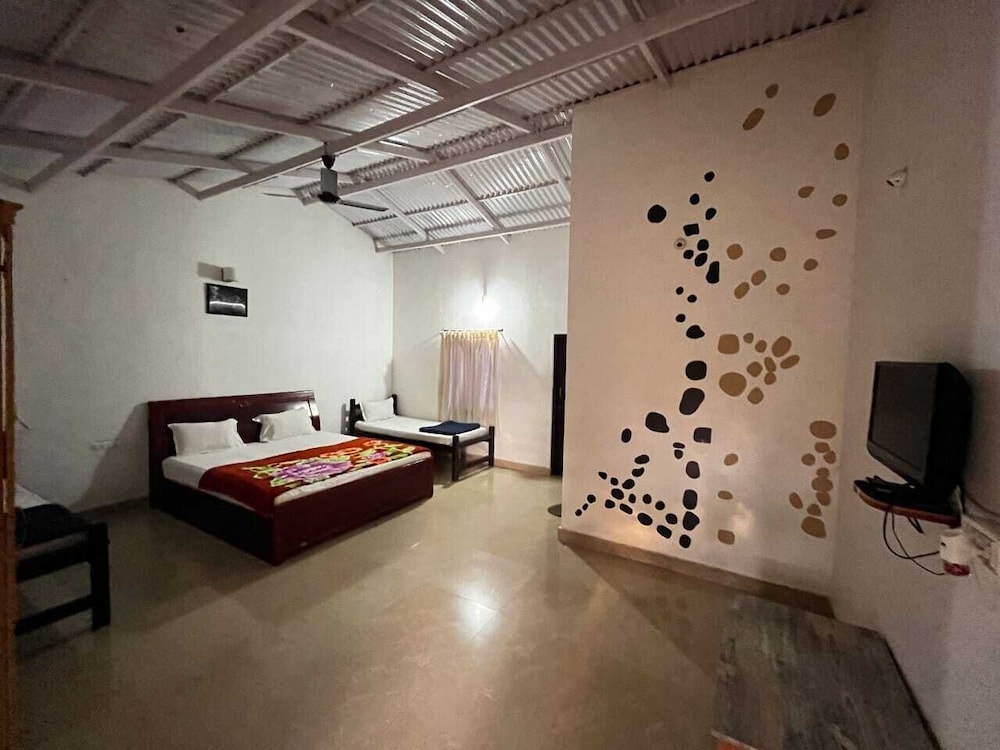 Basic Suite, Patio, Mountain View