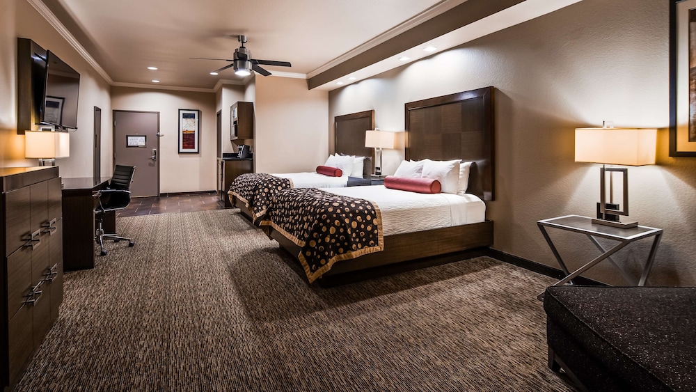 Standard Room, 2 Queen Beds, Refrigerator & Microwave, Courtyard View - Photo 2