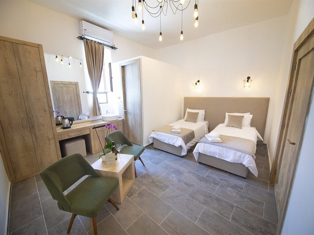 Deluxe Twin Room photo 2