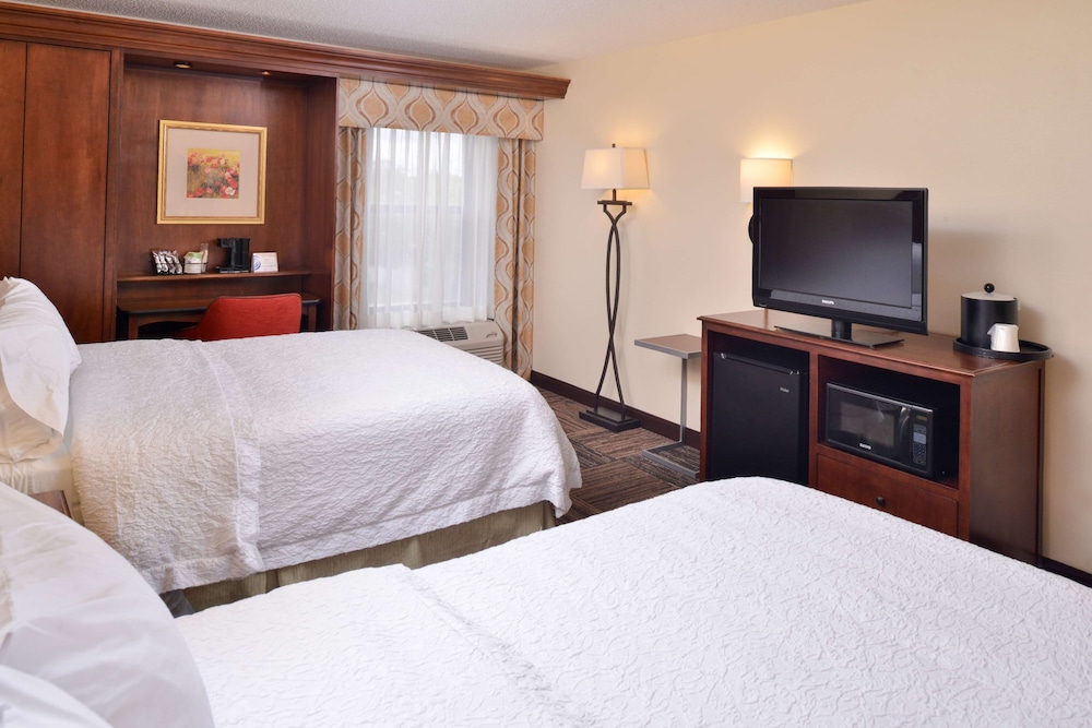 Room, 2 Double Beds, Bathtub - Photo 3